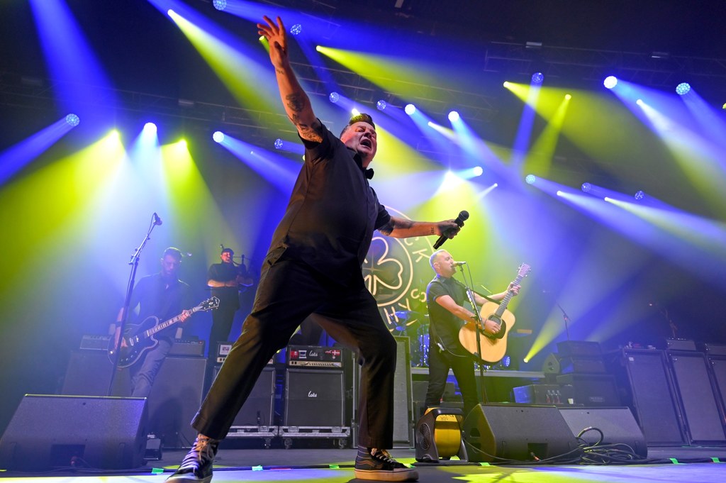 Ken Casey jest wokalistą Dropkick Murphys 