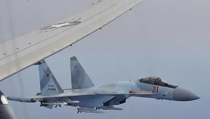 Rosyjski Su-35 podczas przechwytywania amerykańskiego P-8A nad Morzem Śródziemnym. Zdjęcie z 2020 r.