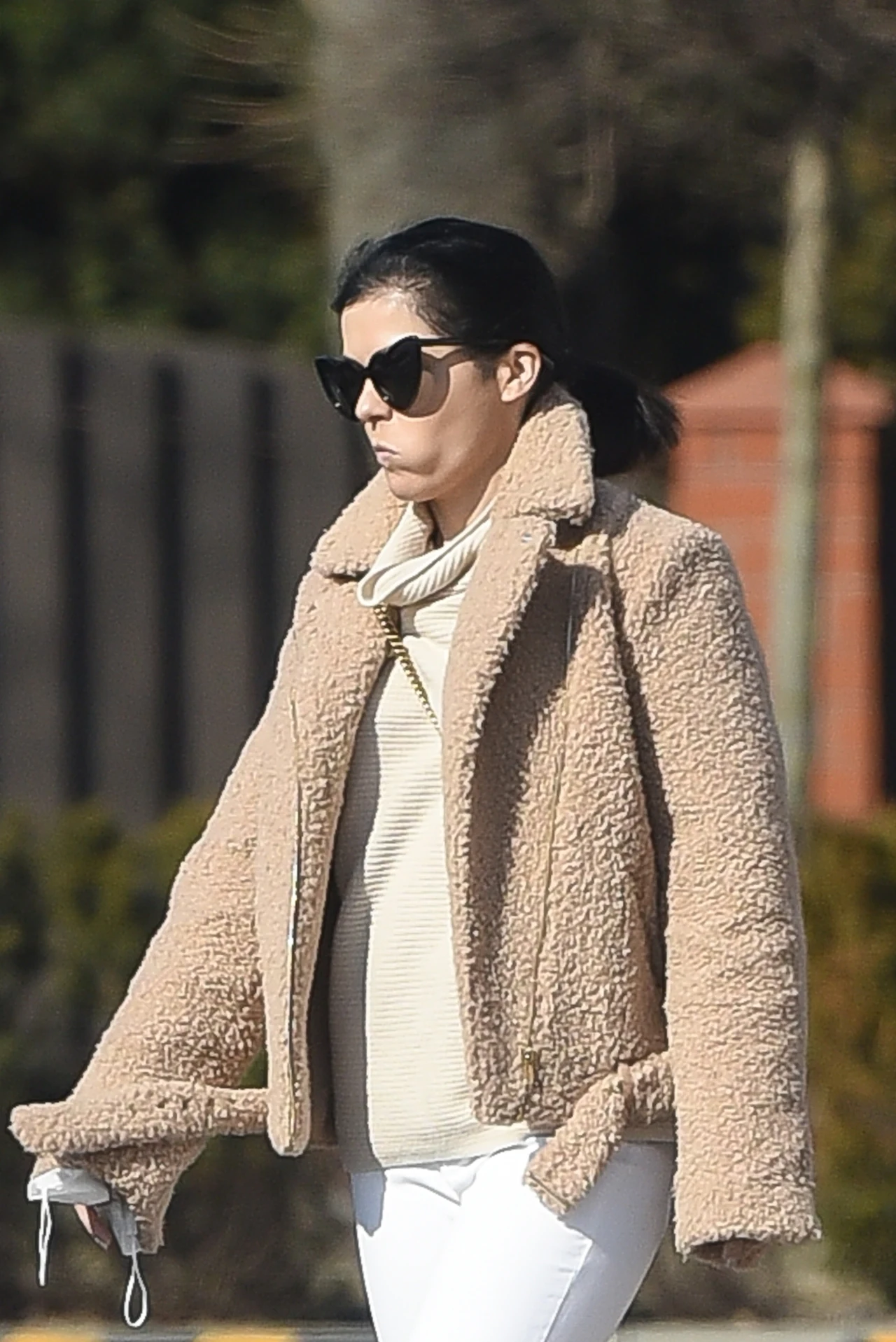 Kasia Cichopek przyłapana w okularach w serduszka na zakupach Kasia Cichopek przyłapana w okularach w serduszka na zakupach