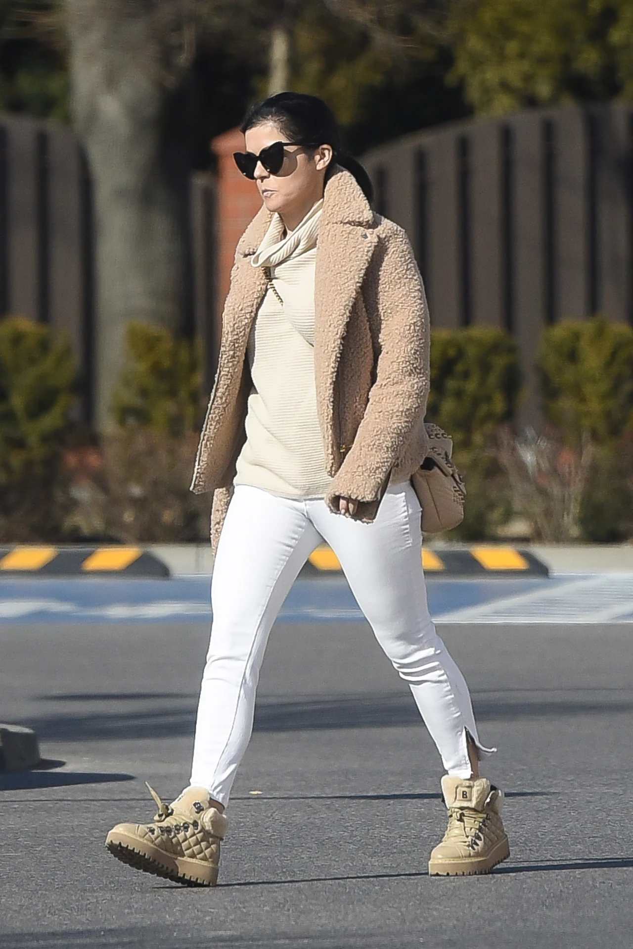 Kasia Cichopek w okularach w serduszka na zakupach Kasia Cichopek w okularach w serduszka na zakupach