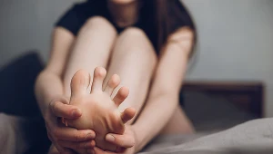 Najmniejszy palec u stopu i mięsień długi w dłoni - być może przyszłe pokolenia urodzą się już bez nich...