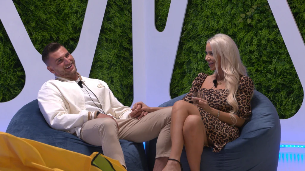 "Love Island. Wyspa Miłości" "Love Island. Wyspa Miłości"