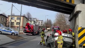 Tak gwałtownie zahamował przed patrolem, że dachował