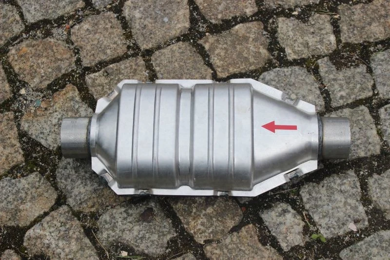 Alternatywą dla drogich oryginalnych części są tzw. katalizatory uniwersalne dobierane do parametrów silnika