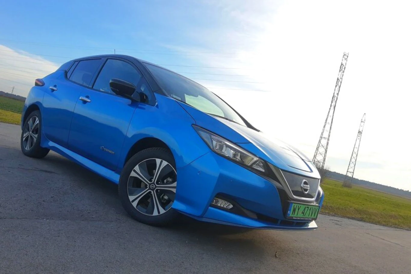 Dostępny na rynku od 2010 roku elektryczny Nissan Leaf po 7 latach produkcji doczekał się już drugiej generacji (na zdjęciu)