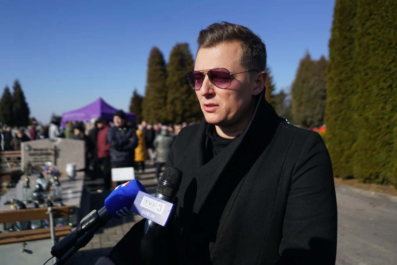 Rafał Brzozowski na pogrzebie Witolda Paszta Rafał Brzozowski na pogrzebie Witolda Paszta