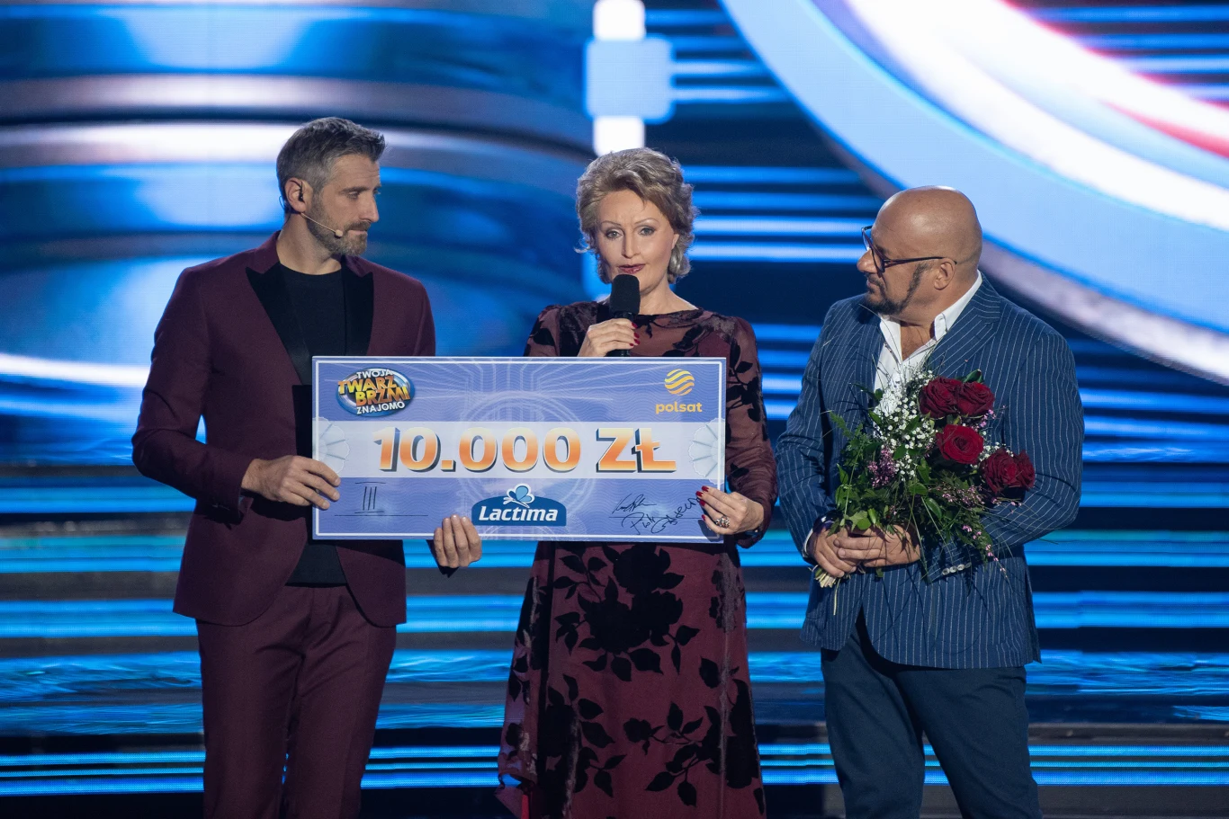 Ania Rusowicz odbiera czek