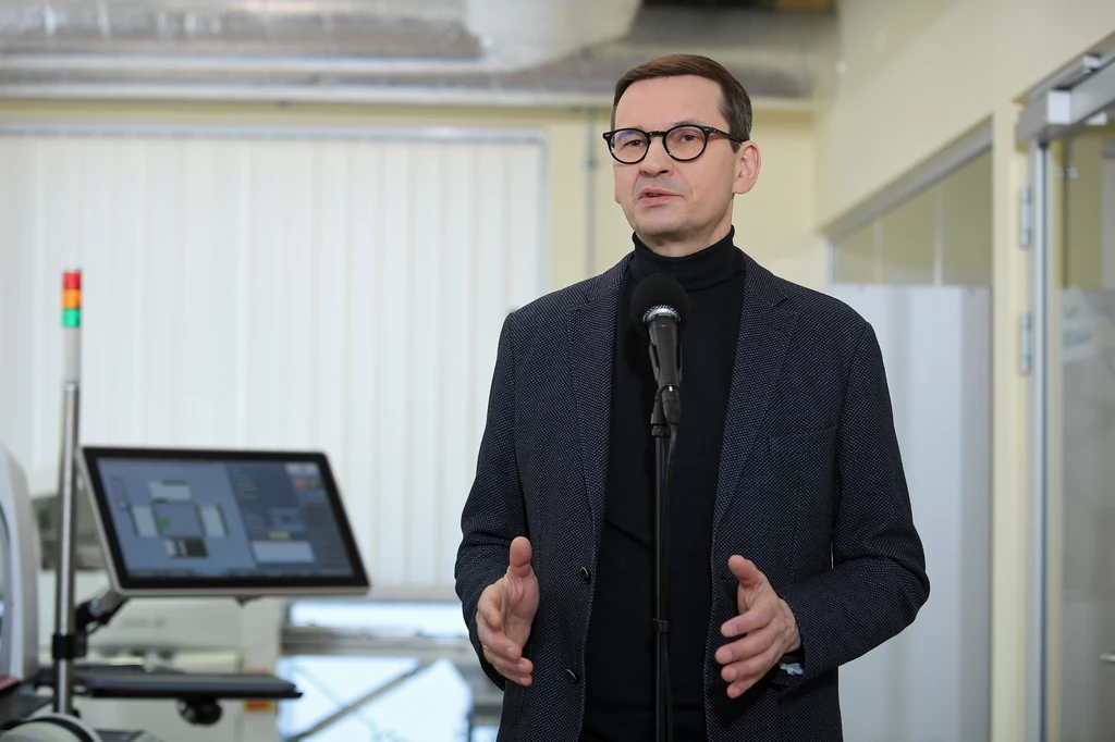 Mateusz Morawiecki oraz prezes Telesystem-Mesko Janusz Noga podczas wizyty w Centrum Rozwojowo-Wdrożeniowym Telesystem-Mesko Sp. z o.o. w Lubiczowie Mateusz Morawiecki oraz prezes Telesystem-Mesko Janusz Noga podczas wizyty w Centrum Rozwojowo-Wdrożeniowym Telesystem-Mesko Sp. z o.o. w Lubiczowie