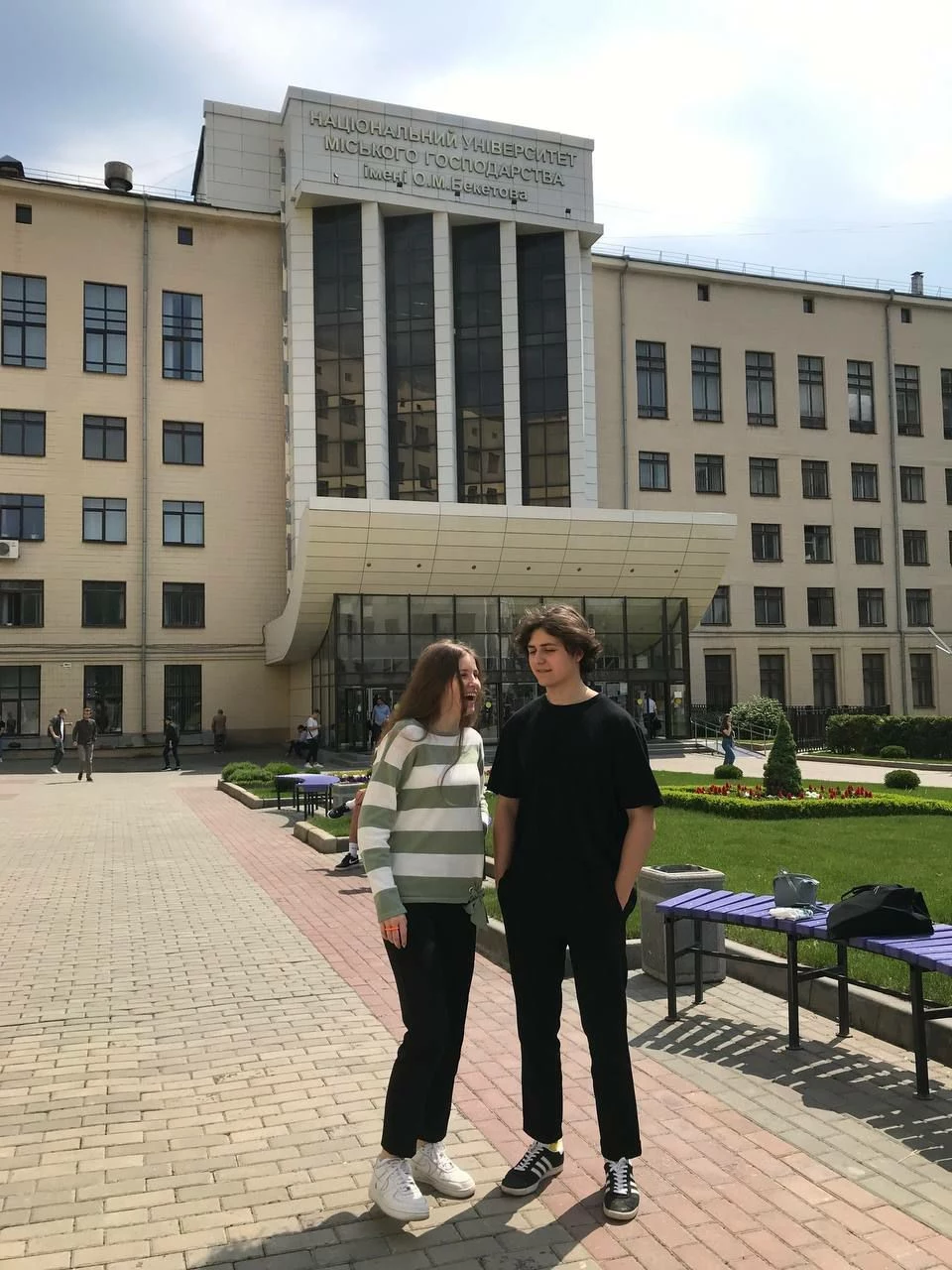 Liza jest studentką Uniwersytetu w Charkowie Liza jest studentką Uniwersytetu w Charkowie
