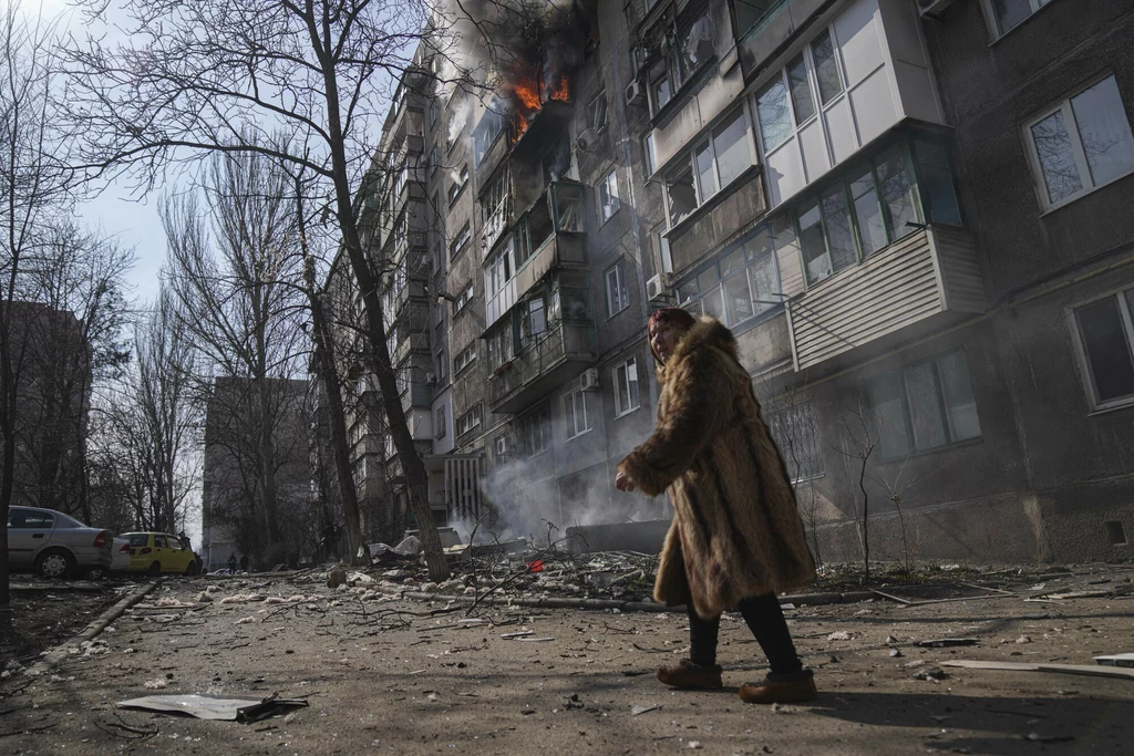 Ukraina, Mariupol: Blok zniszczony po rosyjskim ataku Ukraina, Mariupol: Blok zniszczony po rosyjskim ataku