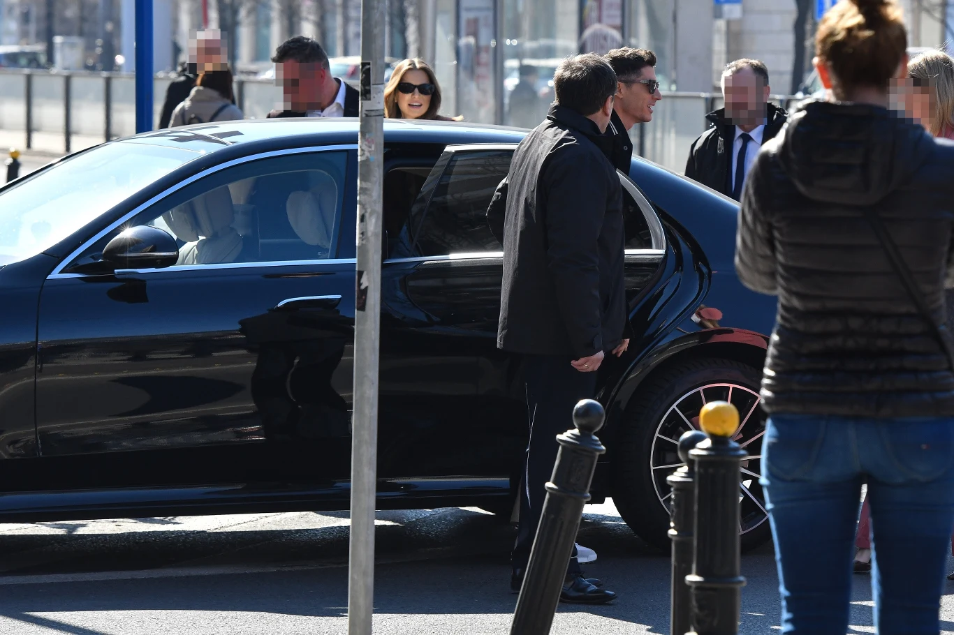 Anna Lewandowska i Robert Lewandowski w obstawie ochroniarzy przybyli do "Dzień dobry TVN"