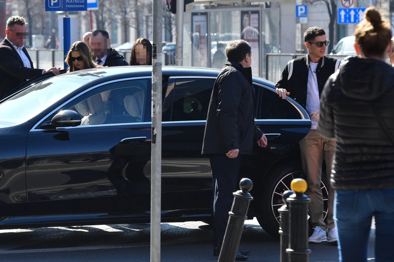 Anna Lewandowska i Robert Lewandowski w obstawie ochroniarzy przybyli do "Dzień dobry TVN"