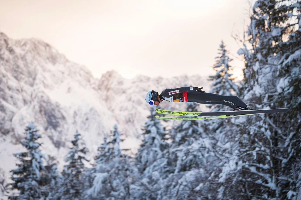 Skoki narciarskie. Na zdjęciu Kamil Stoch Skoki narciarskie. Na zdjęciu Kamil Stoch