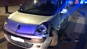 Ucieczka zakończyła się po kolizji Golfa, radiowozu i Renault Kangoo