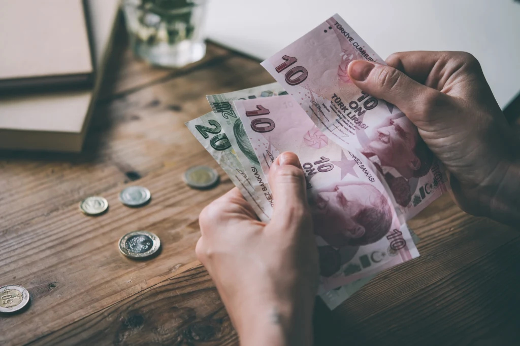 Turcja podniosła stopę procentową do 15 proc.