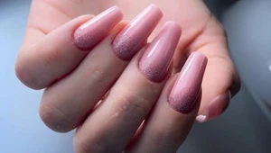 "Paznokcie baleriny". Na czym polega najnowszy trend w manicure?