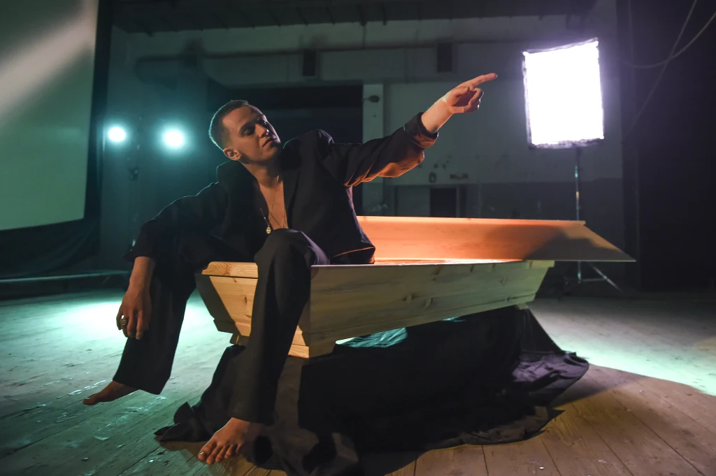 Xavier Wiśniewski na planie teledysku Xavier Wiśniewski na planie teledysku