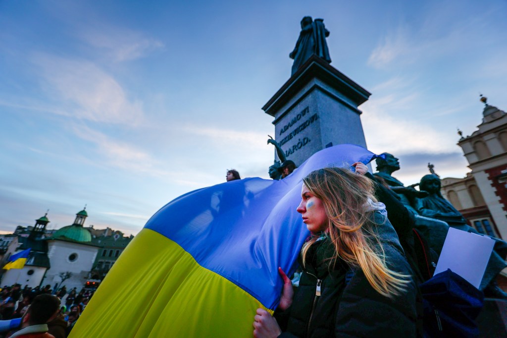 Młodzi ludzie zaapelowali do europejskich polityków i polityczek o zakończenie finansowania ropy, gazu i węgla z Rosji