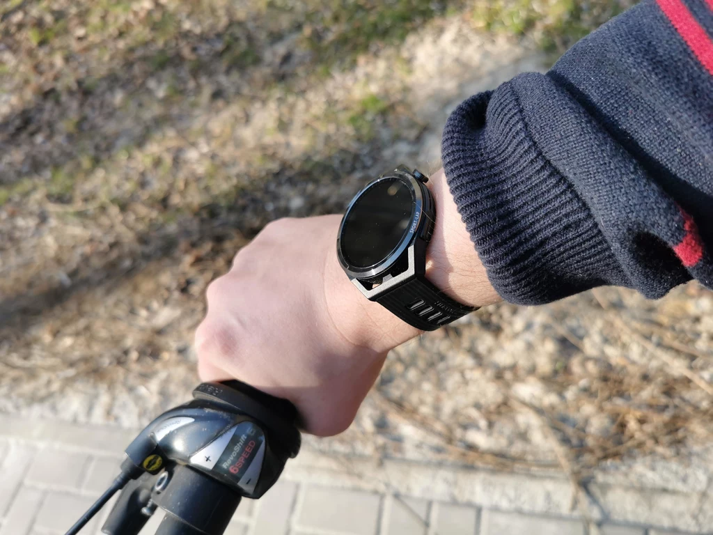 Huawei Watch GT Runner był bardzo użyteczny podczas wycieczek rowerowych