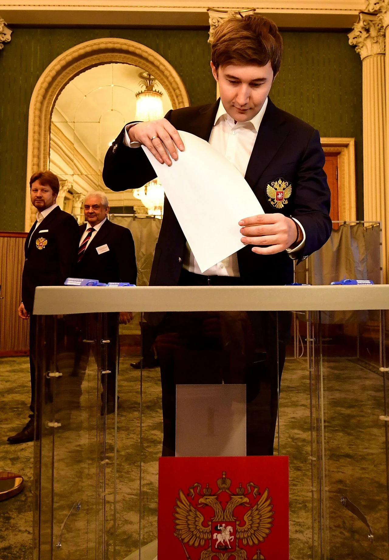 Sergiej Karjakin podczas wyborów prezydenckich w Rosji Sergiej Karjakin podczas wyborów prezydenckich w Rosji