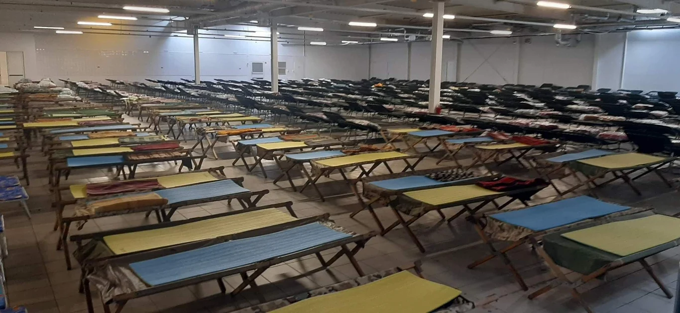 Wolontariusze z Piotrkowa Trybunalskiego alarmowali o kiepskich warunkach zakwaterowania w Humanitarnym Centrum dla Uchodźców PTAK