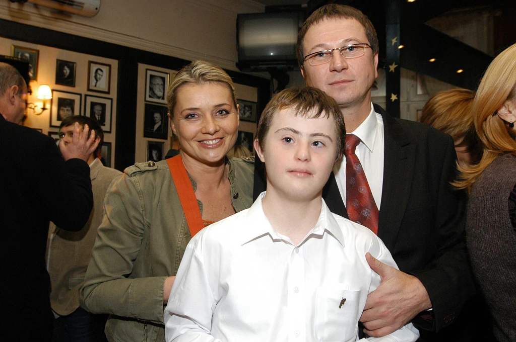 Piotr Swend z serialowymi rodzicami Piotr Swend z serialowymi rodzicami