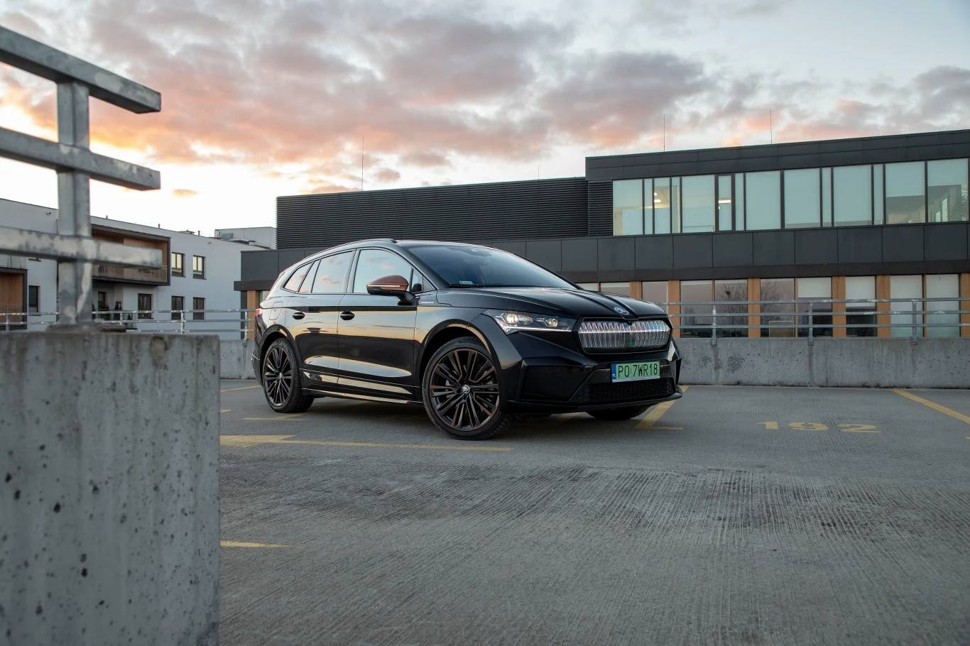 Skoda sprzedała w Europie 45 tys. egzemplarzy Enyaq iV. Jednak od miesiąca produkcja tego modelu stoi Skoda sprzedała w Europie 45 tys. egzemplarzy Enyaq iV. Jednak od miesiąca produkcja tego modelu stoi