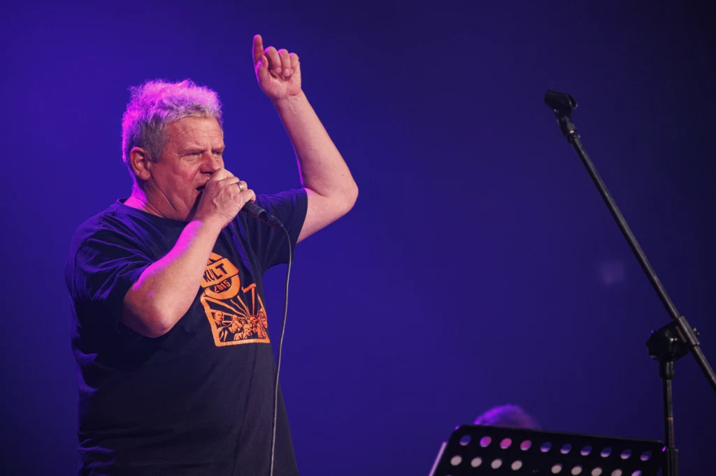 Kazik Staszewski od lat przemyca w swojej twórczości wątki polityczne Kazik Staszewski od lat przemyca w swojej twórczości wątki polityczne