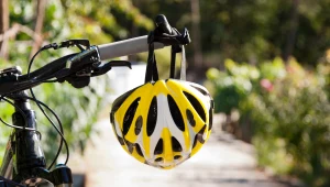 Czy kask rowerowy jest obowiązkowy - przepisy 2025 i zmiany 2026.