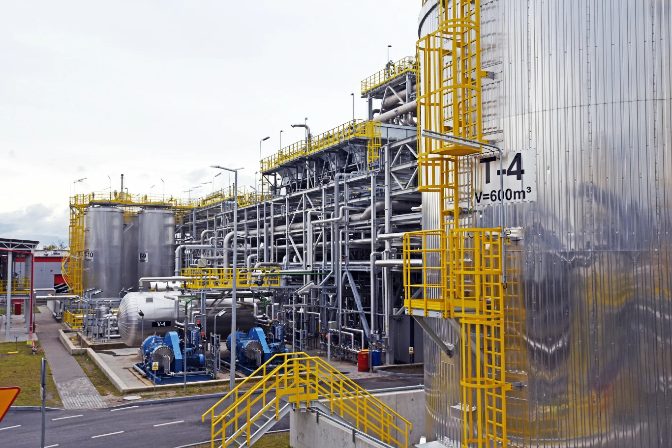 Koncern Orlen rozpoczyna produkcję tworzyw z wykorzystaniem przepracowanych olejów spożywczych. Na zdjęciu zakład Produkcji Estrów w i Gliceryn w Trzebini Koncern Orlen rozpoczyna produkcję tworzyw z wykorzystaniem przepracowanych olejów spożywczych. Na zdjęciu zakład Produkcji Estrów w i Gliceryn w Trzebini