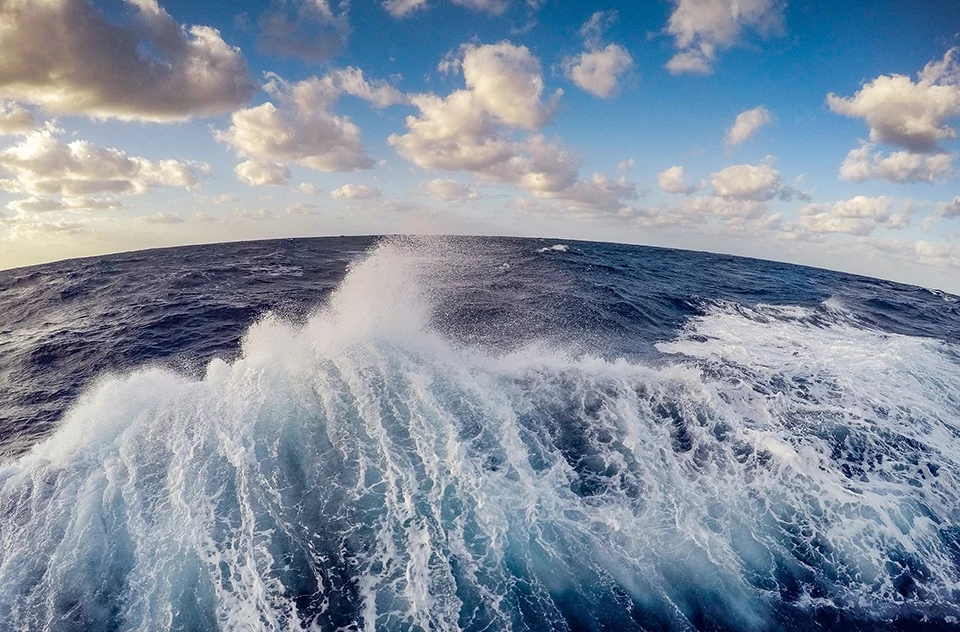 Oceany pochłaniają ogromne ilości dwutlenku węgla z atmosfery (zdjęcie ilustracyjne).
