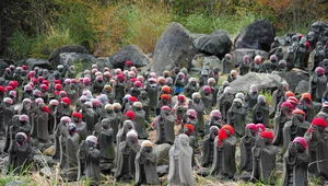 Pomnik dobrych bóstw Jizo w okolicy Nasu nieopodal kamienia Sessho-seki