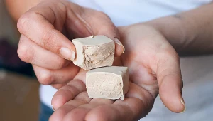 Na problemy jelitowe, anemię i słabą odporność. Zwykłe drożdże mają niezwykłe właściwości lecznicze