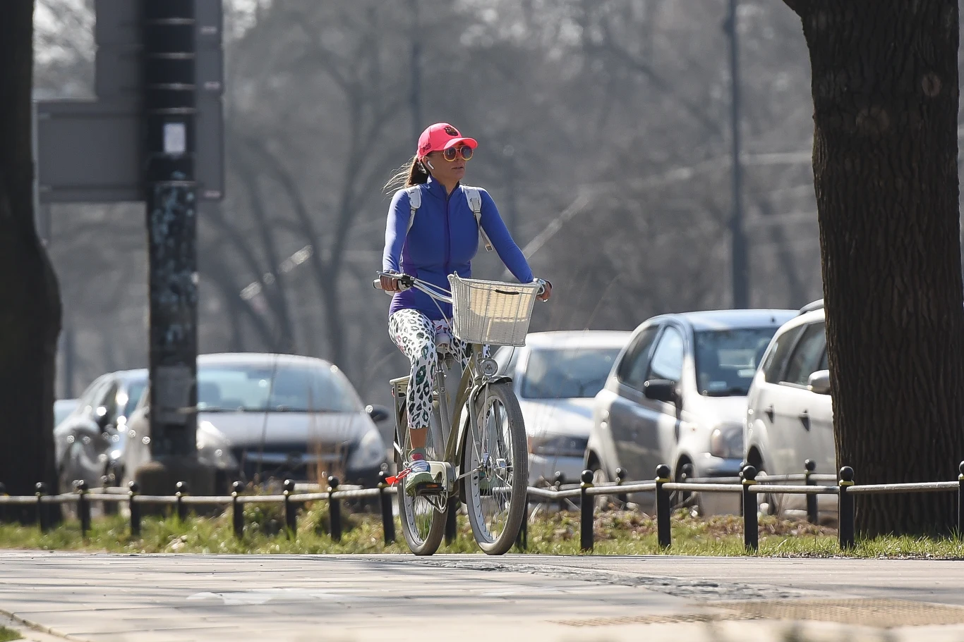 Małgorzata Rozenek mknie na rowerze do solarium. Poczuła wiosnę?