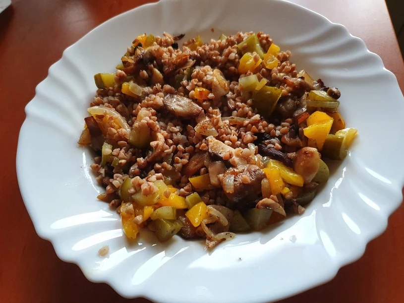 Kasza gryczana jest tania i bardzo zdrowa - na jelita działa niczym "czyścik", pobudzając ich persalitykę Kasza gryczana jest tania i bardzo zdrowa - na jelita działa niczym "czyścik", pobudzając ich persalitykę