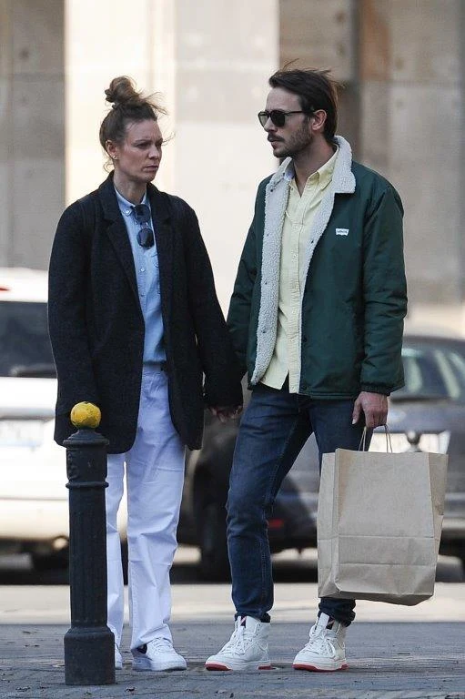 Magdalena Boczarska i Mateusz Banasiuk na wiosennym spacerze