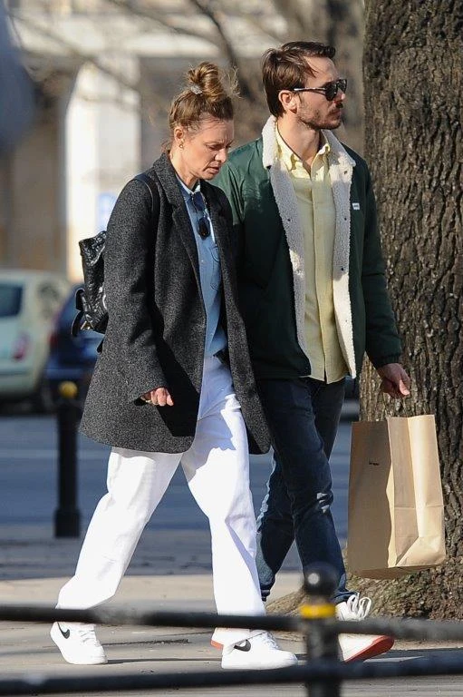 Magdalena Boczarska i Mateusz Banasiuk na wiosennym spacerze