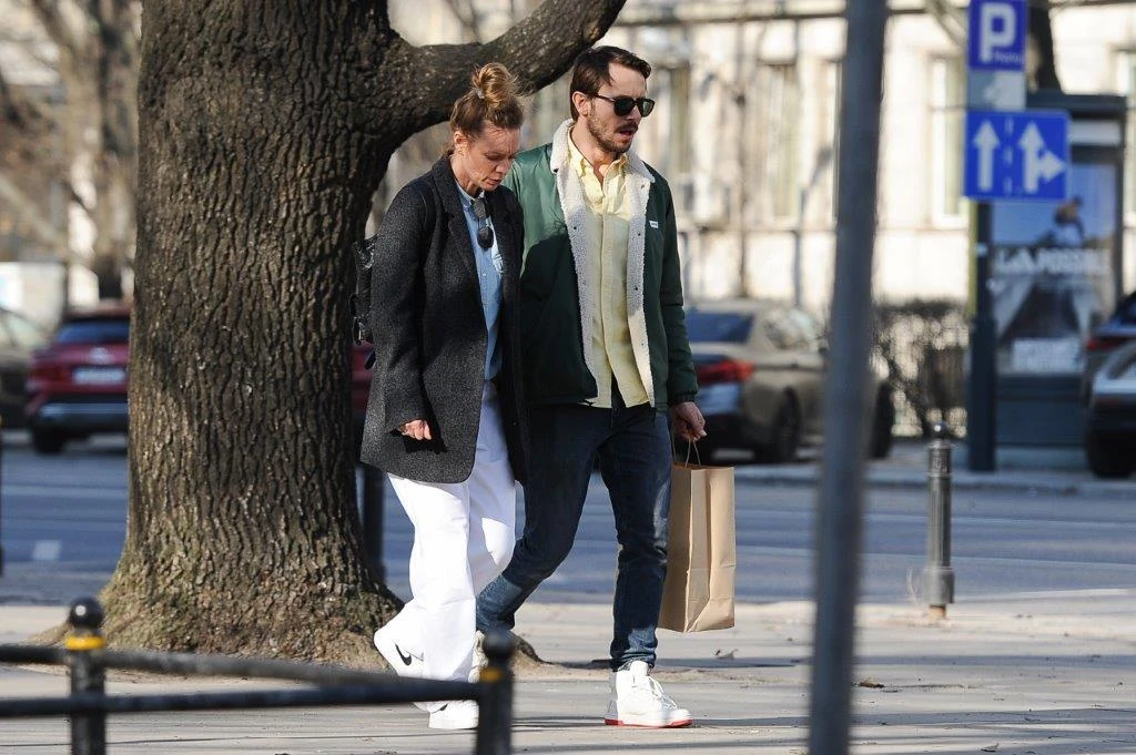 Magdalena Boczarska i Mateusz Banasiuk na wiosennym spacerze