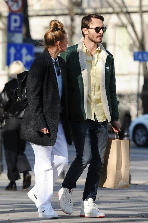 Magdalena Boczarska i Mateusz Banasiuk na wiosennym spacerze