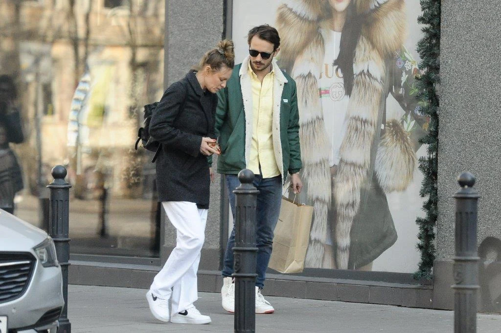 Magdalena Boczarska i Mateusz Banasiuk na wiosennym spacerze