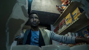 Mamoudou Athie w serialu "Archiwum 81"