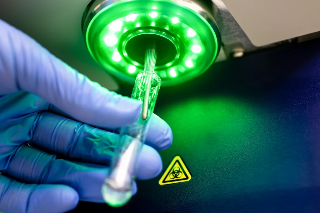 Po tej szczepionce organizm nie musi samodzielnie wytwarzać białka działającego przeciwko wirusowi