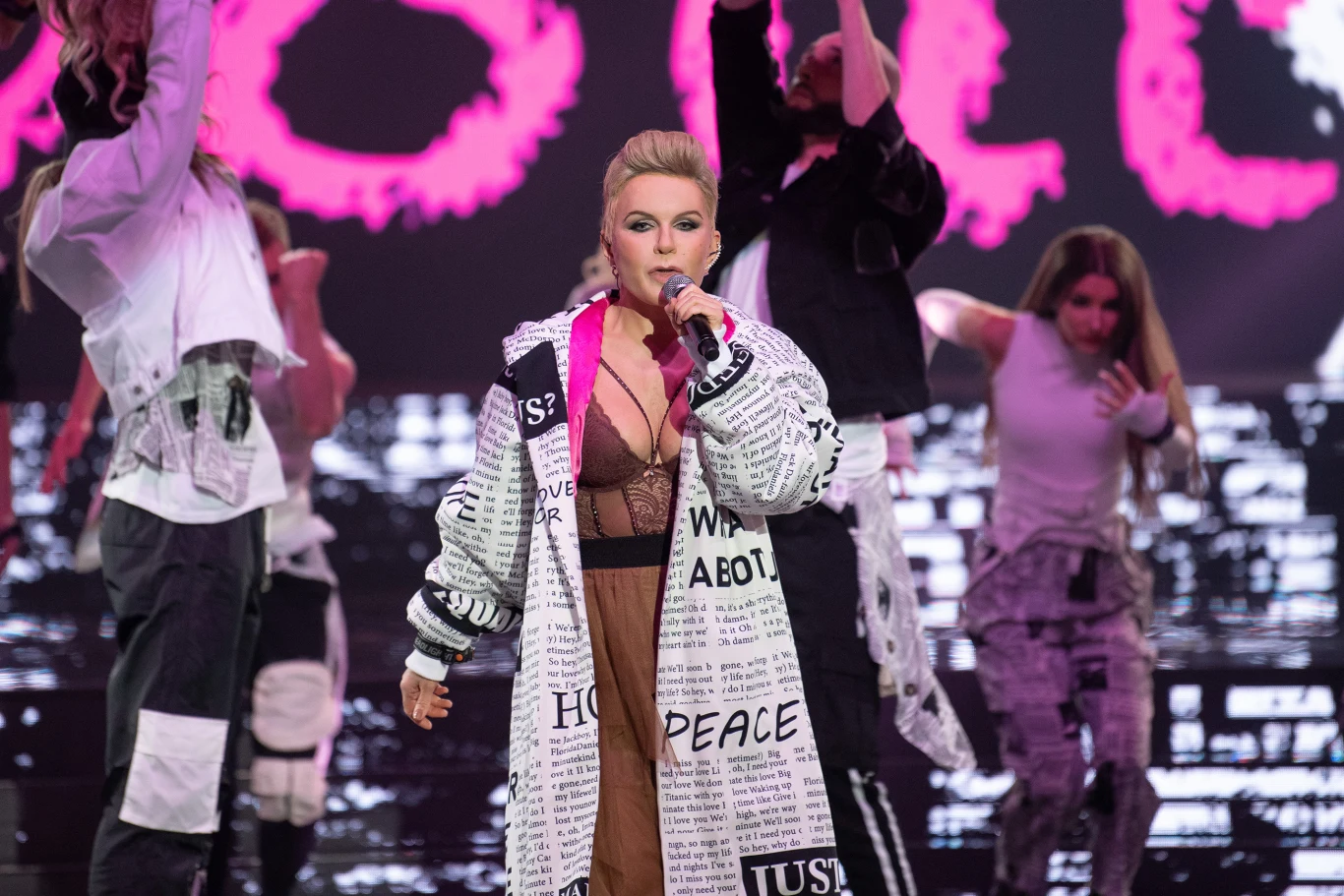 Anna Jurksztowicz jako Pink Anna Jurksztowicz jako Pink