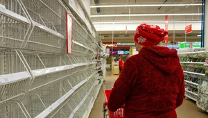 Rosjanie muszą oglądać w sklepach puste półki. Na Zachodzie odwrotnie: towar jest, ale ludzie nie chcą go kupować