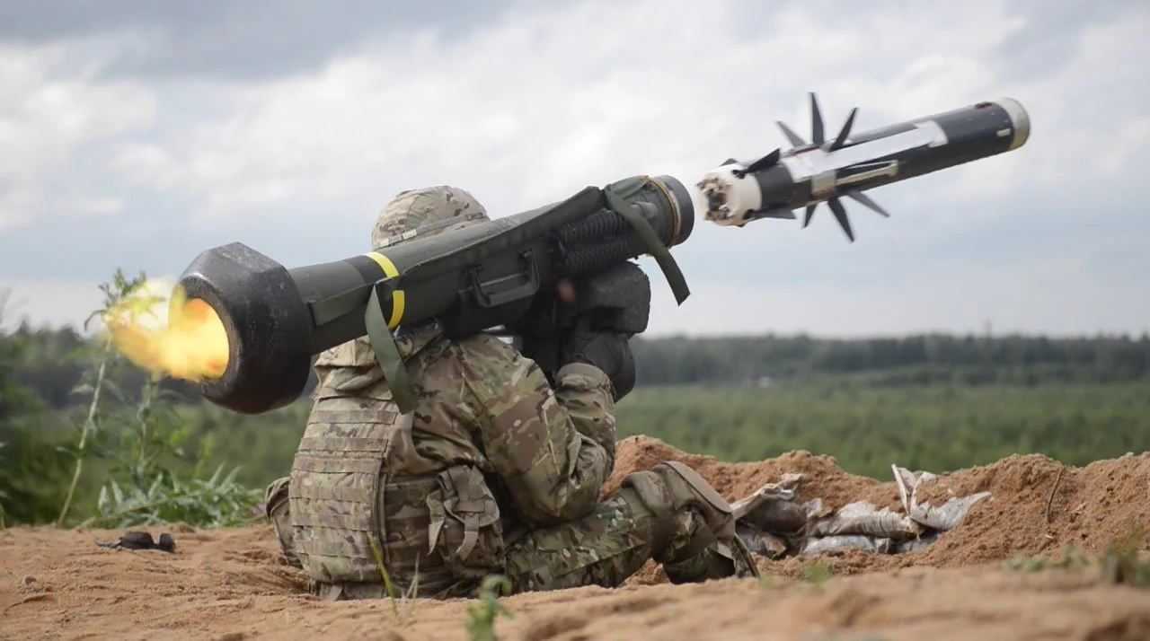 Żołnierz z wyrzutnią Javelin Żołnierz z wyrzutnią Javelin