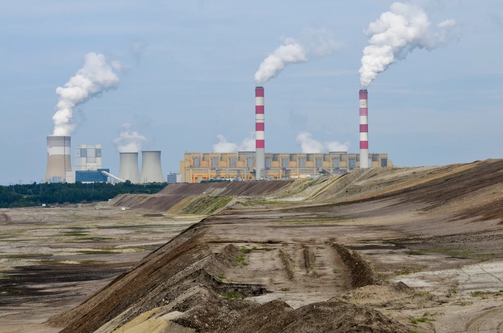 Elektrownia Bełchatów - największy pojedynczy emitent CO2 wśród elektrowni na świecie.
