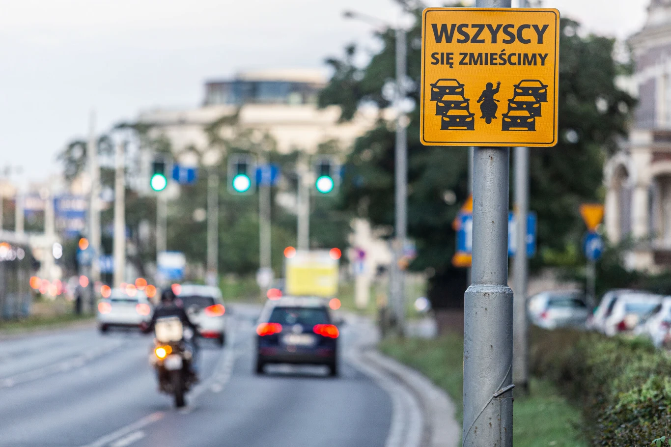 Kilka lat temu w Łodzi, Szczecinie czy Wrocławiu propagowano akcję "Wszyscy się zmieścimy", która miała zwrócić uwagę na motocyklistów poruszających się pomiędzy samochodami