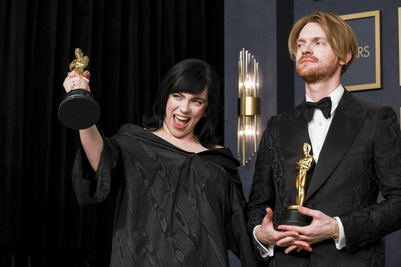 Za najlepszą piosenkę uznano "No Time to Die" ("Nie czas umierać) autorstwa Billie Eilish i Finneasa O'Connella. 