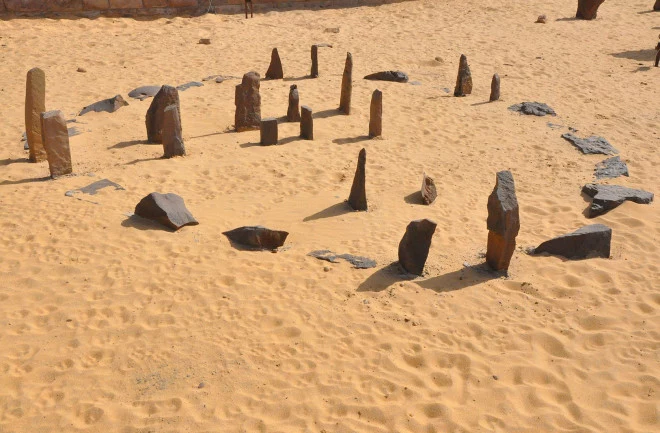 Krąg kamienny w Nabta Playa na Saharze jest starszy niż ten w Stonehenge o dwa tysiące lat!