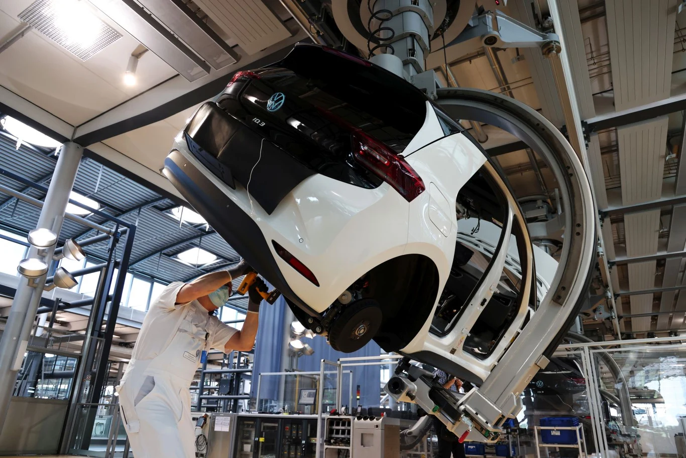 Rekordowe zyski producentów aut. Lekarstwem na kryzys okazały się wysokie marże i priorytet produkcyjny dla aut premium Rekordowe zyski producentów aut. Lekarstwem na kryzys okazały się wysokie marże i priorytet produkcyjny dla aut premium